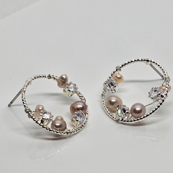 Silver Tone Cream Pearl and Crystal CZ? Earrings - Picture 3 of 16